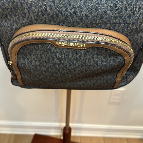 MICHAEL KORS JAYCEE LARGE ZIP POCKET BACKPACK PRINTED LOGO LEATHER - Picture 7 of 15